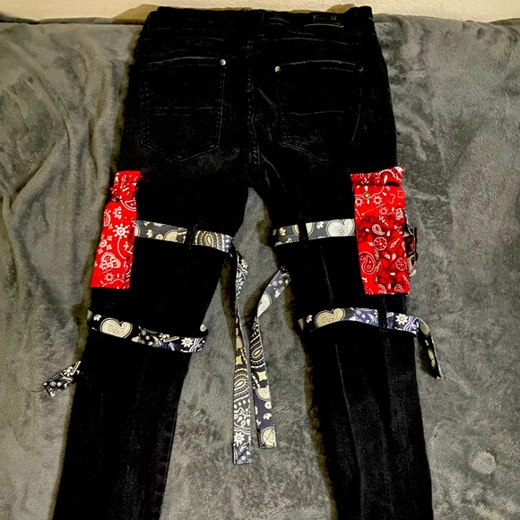 Black, red and white pants could go with a lot of outfits - Picture 2 of 2